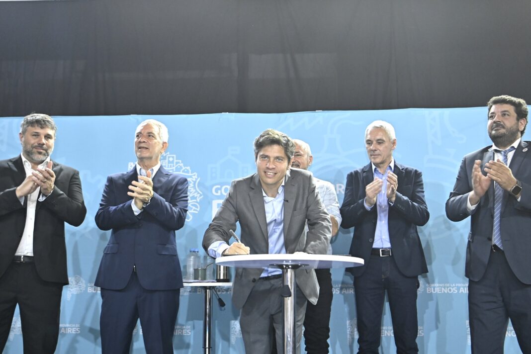 El gobernador bonaerense, Axel Kicillof, firmó un convenio para que los clubes y otras asociaciones civiles puedan regularizar su situación administrativa de forma simple.