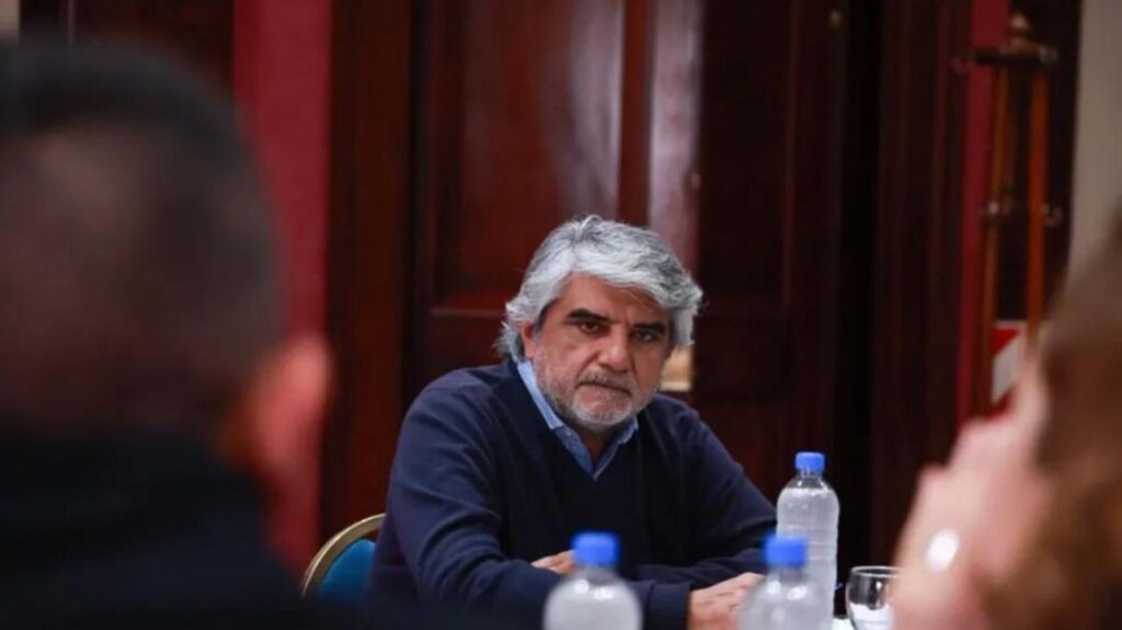 Kicillof cerró el 2024 con diez incrementos salariales y el visto bueno de los gremios bonaerenses que resisten a Milei.