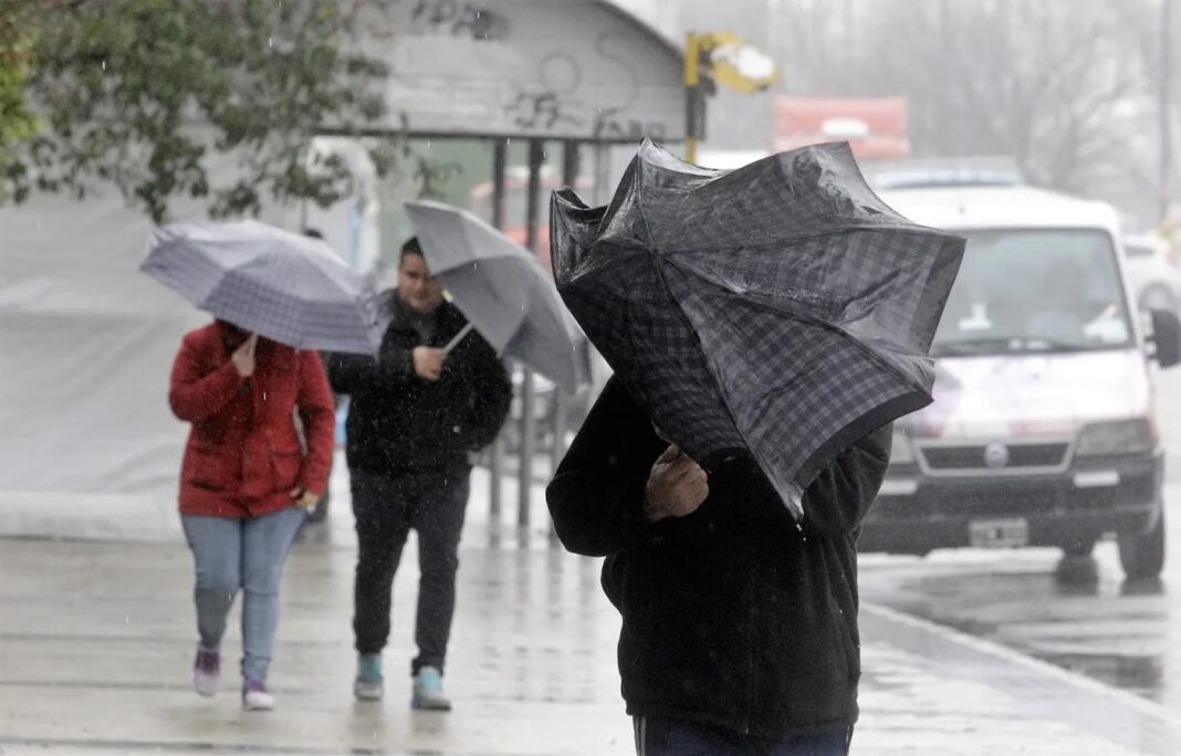 Según informó el SMN, rige el alerta naranja en el AMBA con un pronóstico de fuertes tormentas para la jornada de hoy.