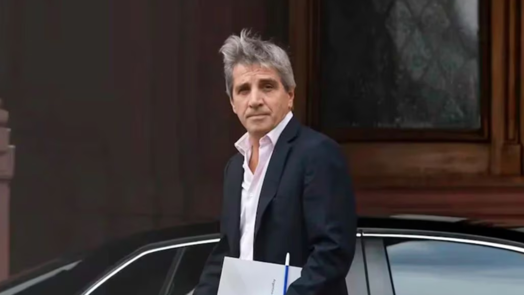 Desde Washington, el ministro de Economía, Luis Caputo, reveló que negocia un nuevo acuerdo con el Fondo Monetario Internacional (FMI) para consolidar nuevos fondos.
