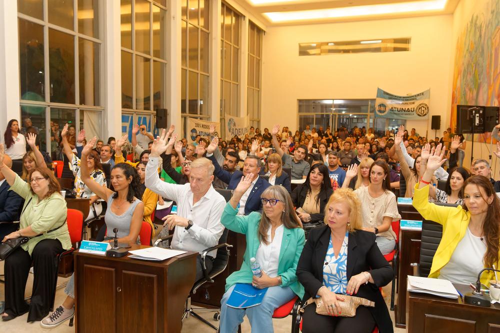 Los concejales de cinco municipios bonaerenses se unieron en una sesión conjunta en defensa de las universidades nacionales.