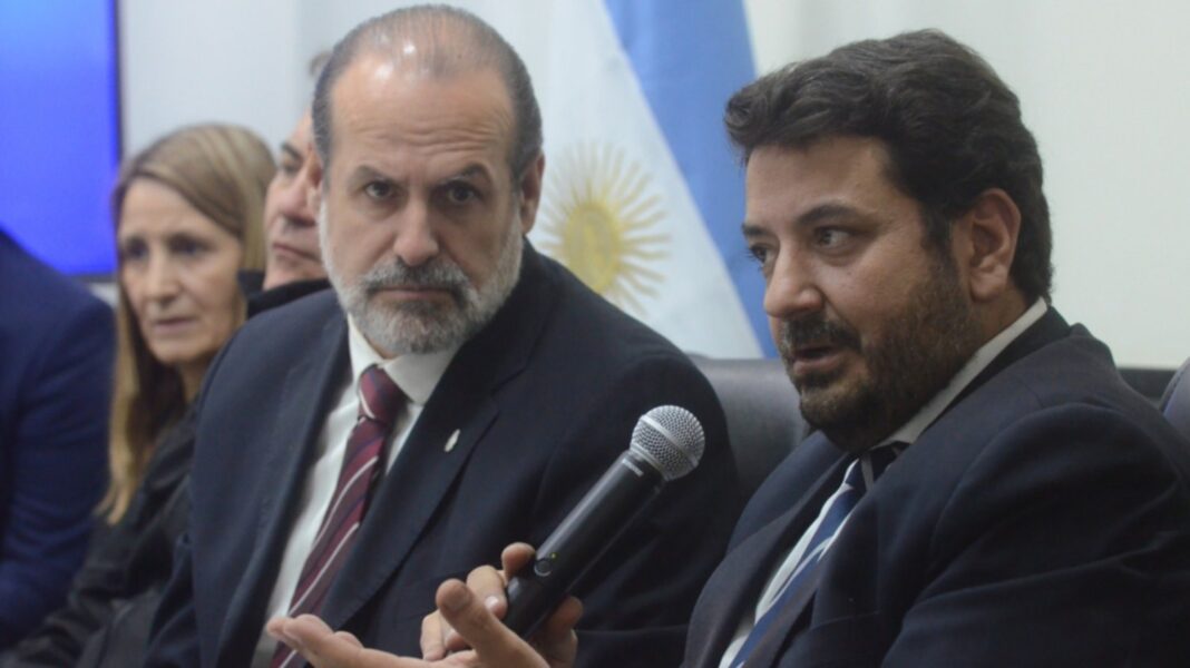 El ministro de Justicia bonaerense, Juan Martín Mena, celebró la detención del hombre que en 2021 explotó una bomba en un local camporista de Bahía Blanca.