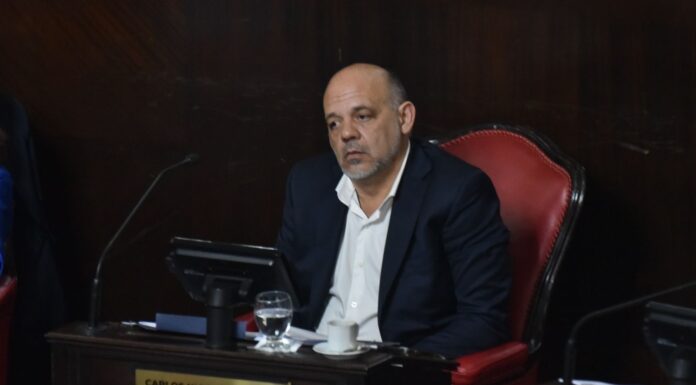 El senador bonaerense, Carlos Curestis, presentó un proyecto para intervenir el IOMA, por el grave conflicto con FEMEBA.