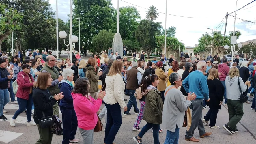 En Navarro los afiliados del IOMA salieron a la calle contra el modelo cubano que quiere imponer la obra social. 