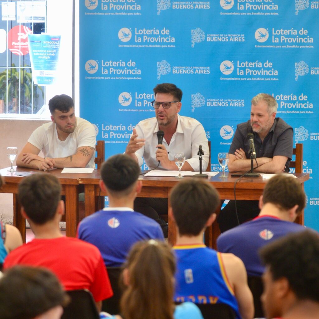 La semana pasada Gonzalo Atanasof dio una charla sobre ludopatía ante jóvenes. Siete días después, pegó un faltazo en el Senado bonaerense en una fecha clave para combatir el flagelo.