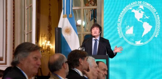 El presidente Javier Milei encabezará un discurso ante empresarios en la Fundación Mediterránea de Córdoba. Organizaciones gremiales llevarán a cabo protestas.