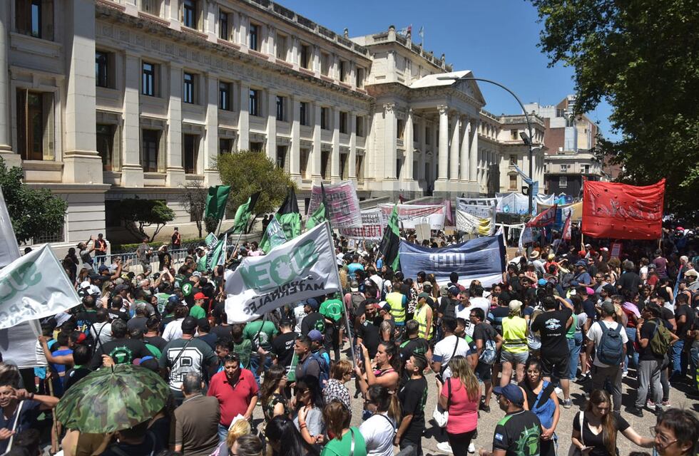 La CGT y las dos CTA realizarán protestas en paralelo a la presentación de Milei en Córdoba ante empresarios.