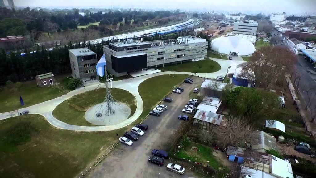 Mediante fundaciones universitarias empresas privadas hacen un millonario negocio con las fotomultas en la provincia de Buenos Aires.