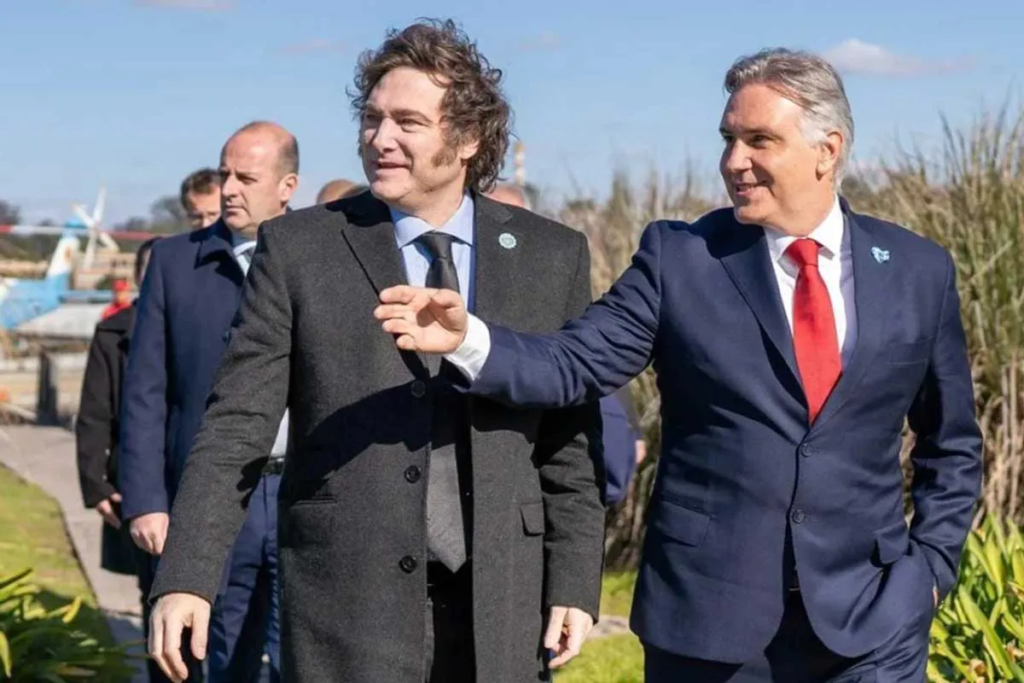 El presidente Javier Milei fue recibido por el gobernador cordobés, Martín Llaryora. 