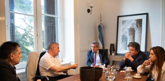 Femeba se reunió con el bloque de senadores libertarios dialoguistas y cosechó el respaldo de todas las bancadas opositoras de la Cámara alta.