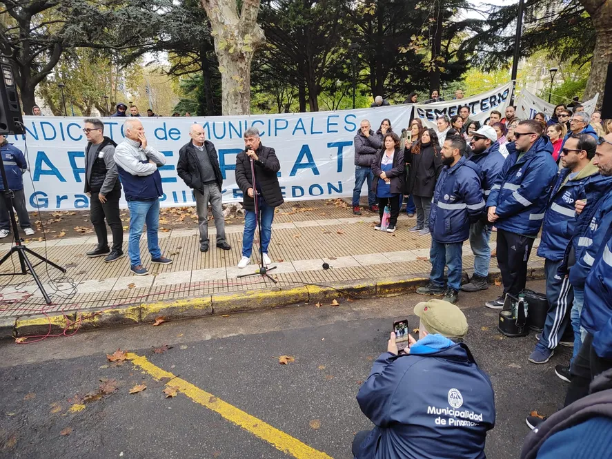 "Cholo" García apuntó a los municipios por perpetuar lógicas “nocivas pero arraigadas” en relación a la situación laboral de los empleados municipales. 