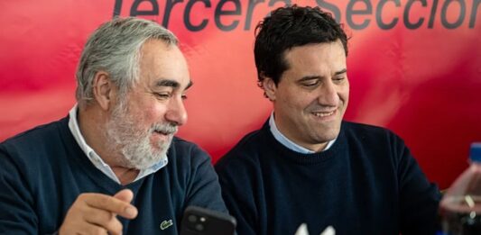 El ex titular de la UCR bonaerense, Maximiliano Abad, reúne a la tropa radical en Mar del Plata para celebrar el triunfo de su sucesor en el Comité Provincial, Miguel Fernández.