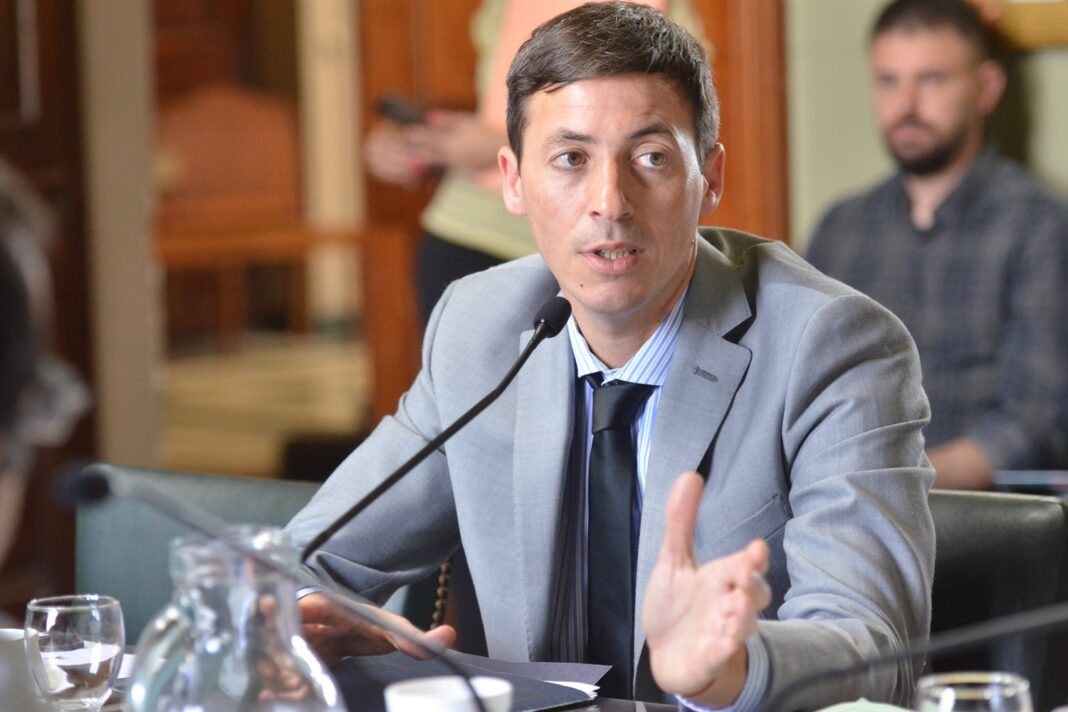 El senador bonaerense, Ariel Bordaisco, manifestó su preocupación por la ruptura del vínculo entre el IOMA y FEMEBA, en Navarro.