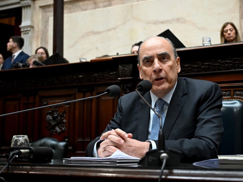 Un puñado de diputados, senadores y funcionarios viajan a Estados Unidos por las elecciones y se retrasó la agenda del Congreso. 