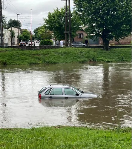 El fuerte temporal de la provincia de Buenos Aires hizo estragos en el municipio de Azul.