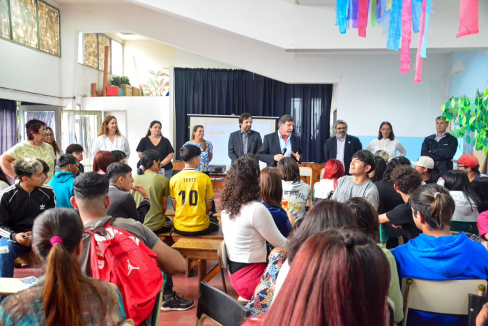 Los ministros bonaerenses Alberto Sileoni (Educación) y Nicolás Kreplak (Salud) lanzaron un programa de encuestas en las escuelas secundarias provinciales que apuntar a mitigar la ludopatía juvenil.