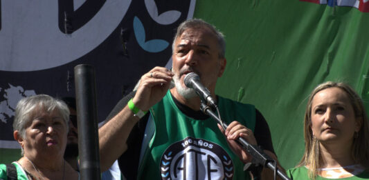 ATE convocó a una nueva marcha para este jueves, en repudio a la última negociación salarial, y evalúan un paro general.