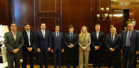 Con asistencia perfecta, los cinco gobernadores de la Unión Cívica Radical (UCR) asistieron a Balcarce 50 para reunirse con el presidente Javier Milei. Todos los detalles.