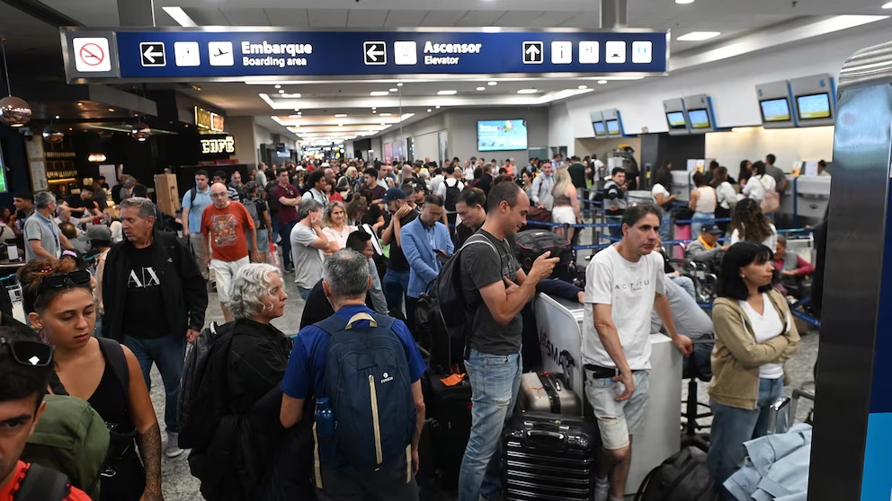 Protesta en Aeroparque y Ezeiza. Hay demoras y cancelaciones de vuelos.