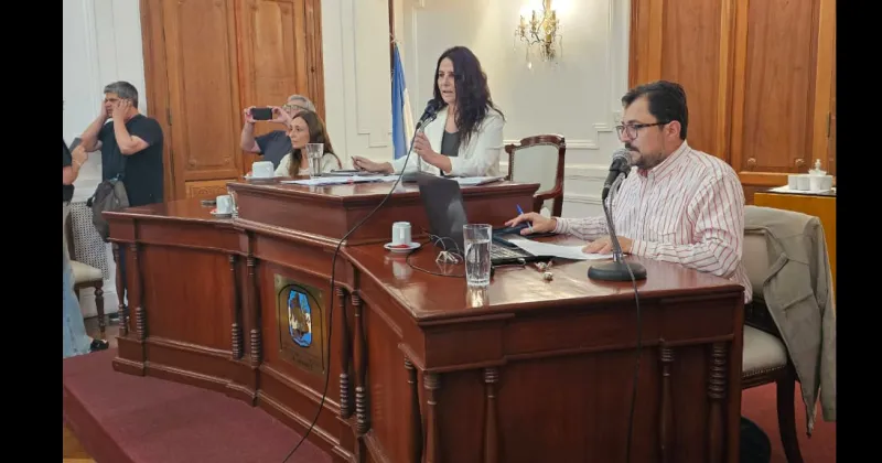 Pergamino: Frente al escándalo desatado en el HCD, la presidenta Gabriela Tasurelli levantó la sesión hasta el próximo lunes.