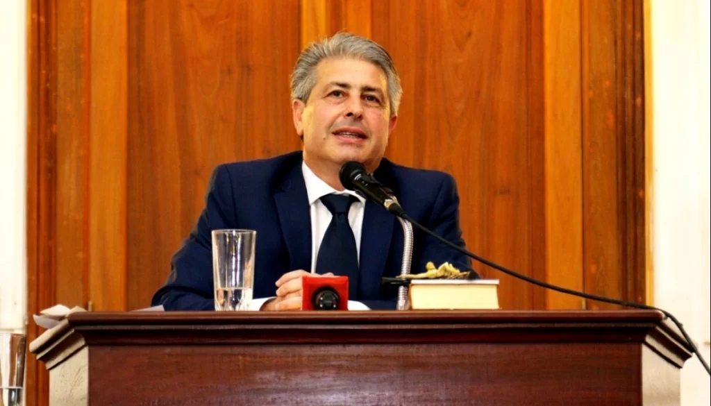 El intendente de Pergamino, Javier Martinez apunta a la tercerización de servicios públicos municipales de Salud, Seguridad, recolección de residuos, entre otros.