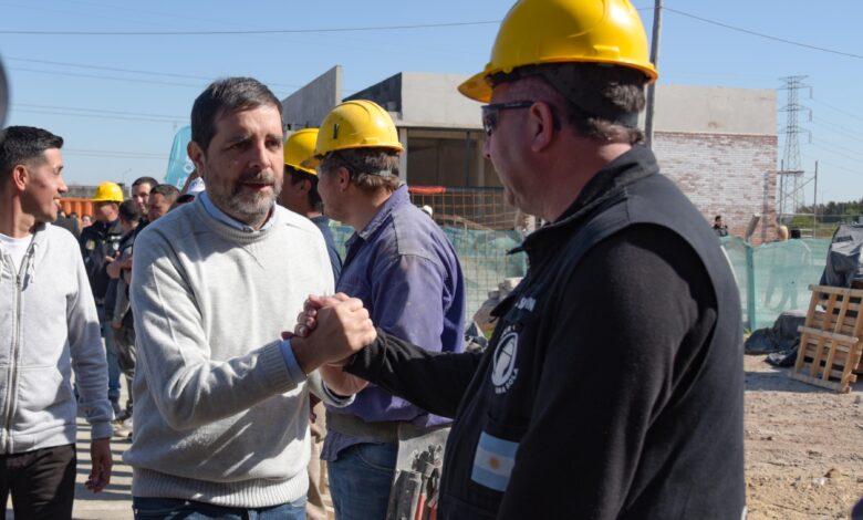 Moreira celebró el compromiso de Kicillof por abrir estos espacios comunitarios e instó al resto de los intendentes bonaerenses a demandar la reactivación de la obra pública nacional.