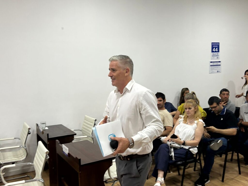 El actual intendente kirchnerista de Navarro, fuertemente cuestionado por la situación sanitaria del distrito luego del nuevo acuerdo con IOMA.