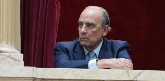 El jefe de Gabinete, Guillermo Francos, advirtió a los gremios y a los legisladores nacionales que el Gobierno avanzará en la privatización de Aerolíneas Argentinas.
