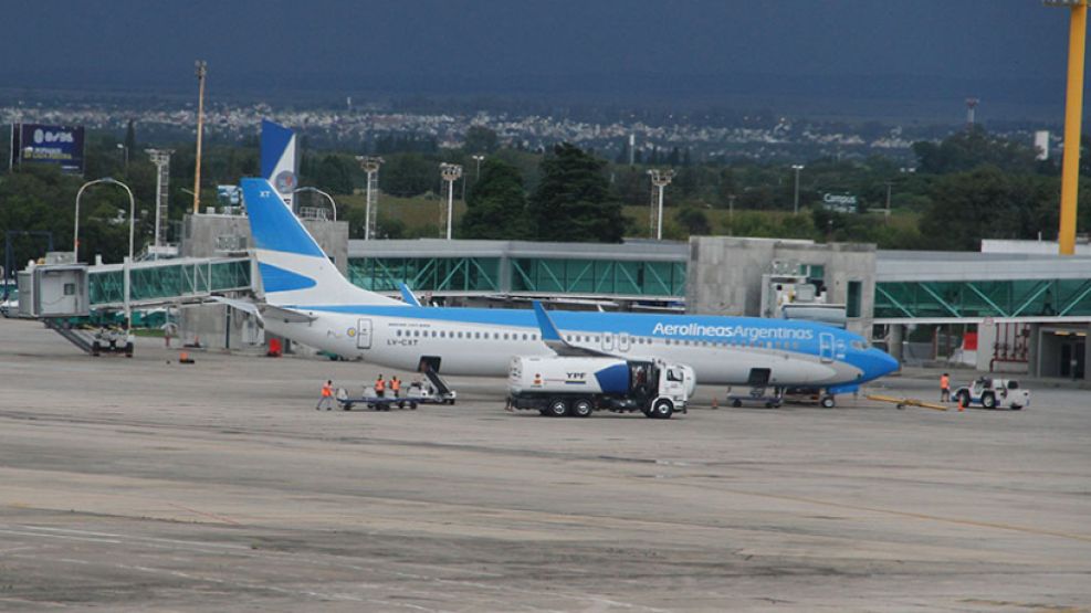 Pese a las negociaciones con los gremios, el Gobierno no dará marcha atrás con la privatización de Aerolíneas Argentinas.