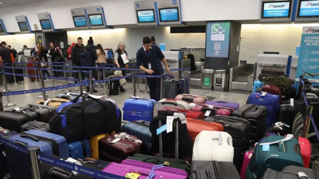 El Gobierno tiene previsto recibir a los gremios del sector aeroportuario para evitar que haya próximos paros en Aerolíneas Argentinas.