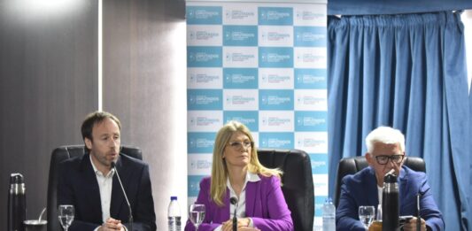 El ministro de Economía, Pablo López, presentó en la Legislatura bonaerense los principales lineamientos del Presupuesto 2025 y la Ley Impositiva 2025.