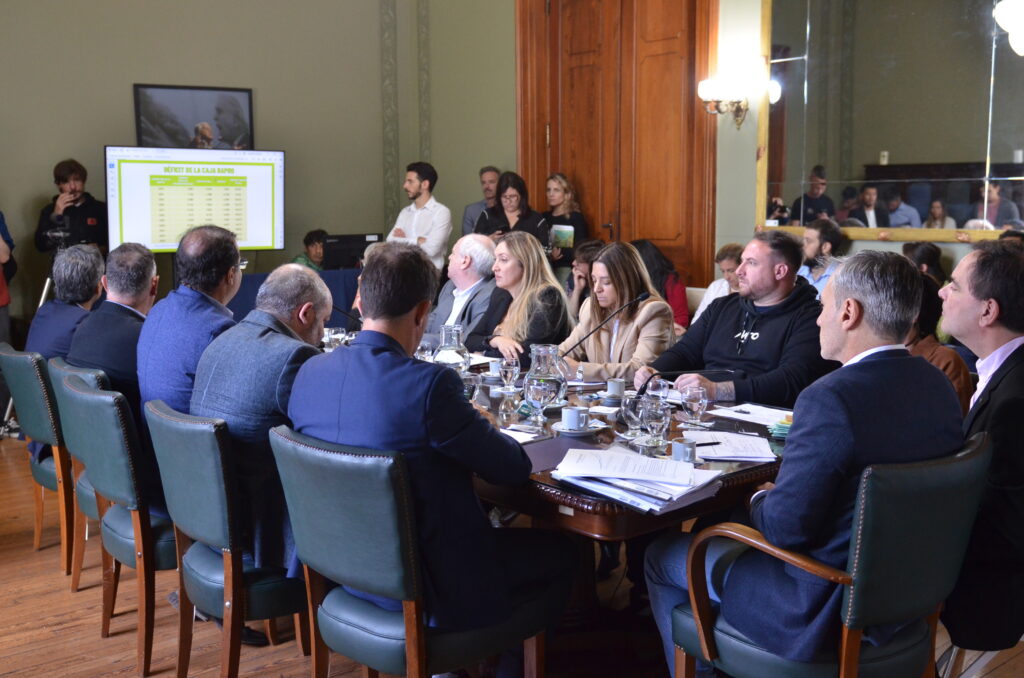 Senado bonaerense: el oficialismo hizo valer la mayoría en la comisión de Presupuesto e Impuestos para aprobar la reforma jubilatoria del Bapro.