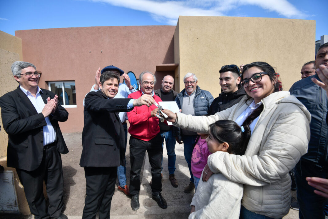 Axel Kicillof cruzó al Gobierno de Javier Milei por eliminar el programa de créditos hipotecarios Procrear.