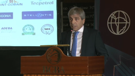 Durante el evento organizado por la fundación FIEL, Caputo se refirió a los plazos para la salida del cepo. 
