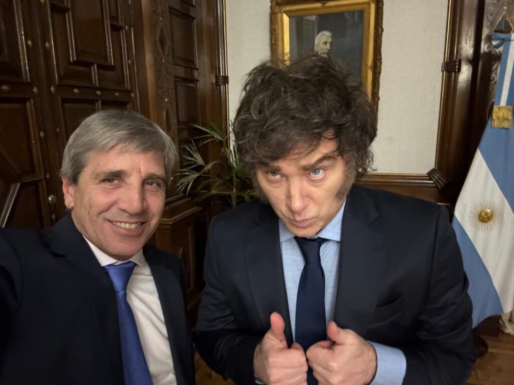 El presidente Javier Milei y el ministro de Economía, Luis Caputo, celebraron los datos de inflación.