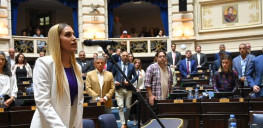 El ahora exdiputado Alejandro Carrancio abandonó la Legislatura bonaerense y le dejó su lugar a la militante libertaria Geraldine Calvella. Su biografía.
