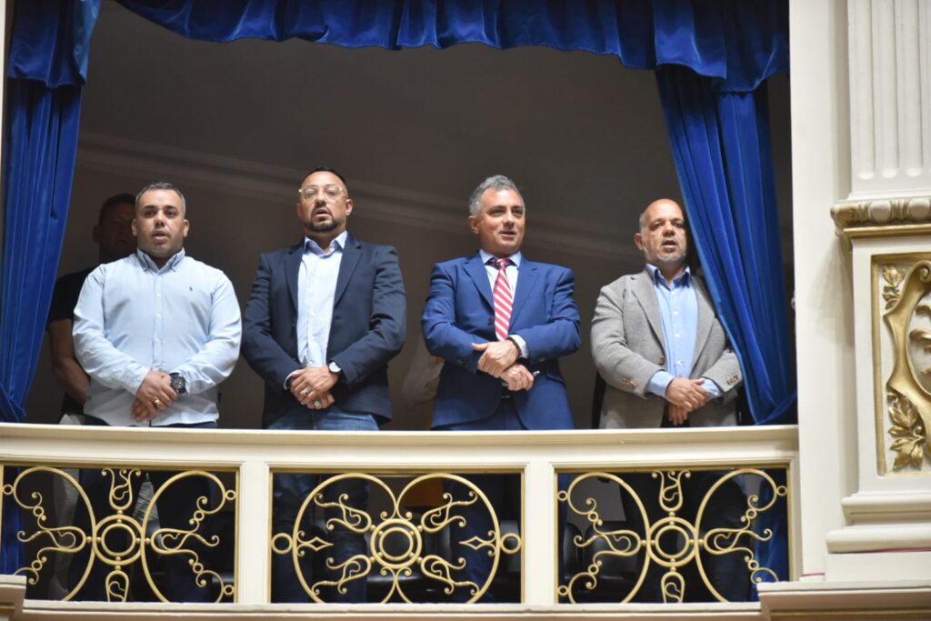 Diputados: En la jura de la legisladora Calvella estuvo presente el titular de La Libertad Avanza en la Provincia, Sebastián Pareja.