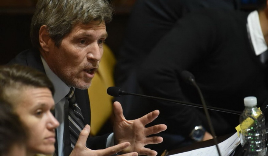 Guillermo Castello del monobloque Libre, se hizo eco de la polémica y también apuntó contra Sileoni.