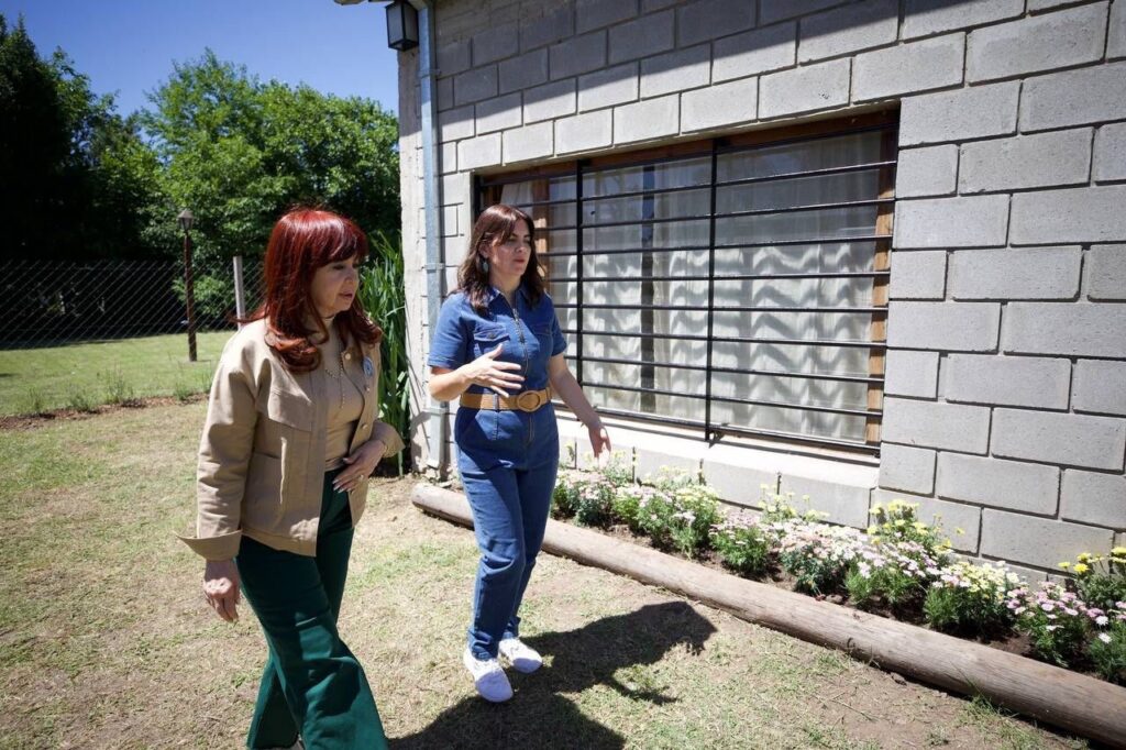 Mientras leían su sentencia en Comodoro Py, Cristina Kirchner visitó Moreno y encabezó un acto con la intendenta Mariel Fernández. 