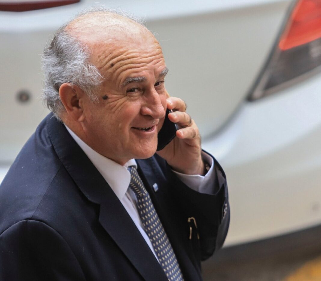 El senador nacional, Oscar Parrilli, agitó el fuego cruzado con La Libertad Avanza, y no descartó que Cristina Kirchner sea candidata.
