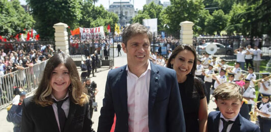 El gobernador bonaerense, Axel Kicillof, dirá presente este viernes en la inauguración del nuevo sistema de luces y campanas de la Catedral de La Plata.