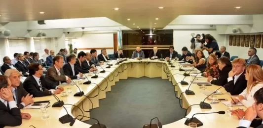 Gobernadores fijaron 5 puntos de condiciones para aprobarle al Gobierno el Presupuesto 2025. Uno por uno cuáles son.