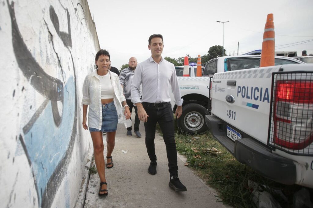 Los intendentes camporistas Mayra Mendoza y Julián Álvarez, van contra Jorge Ferraresi por el Puerto de Dock Sud.