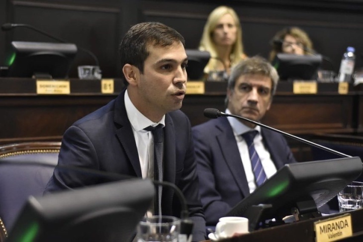 El diputado, Valentin Miranda, busca garantizar la paridad de género en la comisión directiva del Círculo de Legisladores.