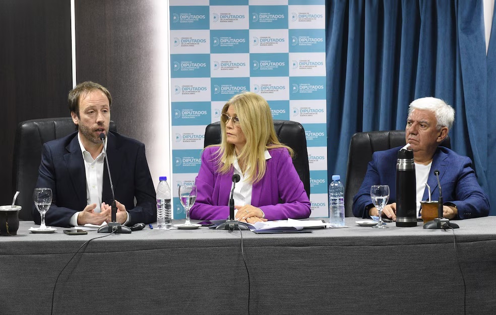 El ministro Pablo López presentó el Presupuesto junto a la vicegobernadora, Verónica Magario y el presidente de Diputados, Alejandro Dichiara