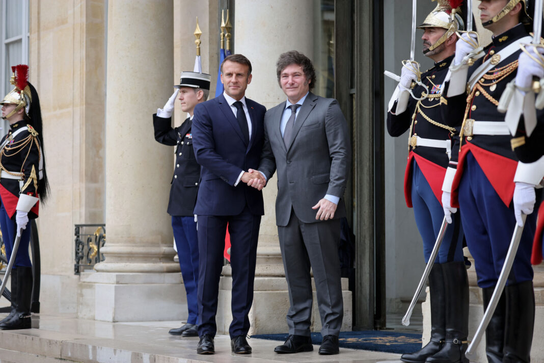 Javier Milei y su par de Francia, Emmanuel Macron, tienen previsto viajar a Río de Janeiro, Brasil para participar del foro del G20.