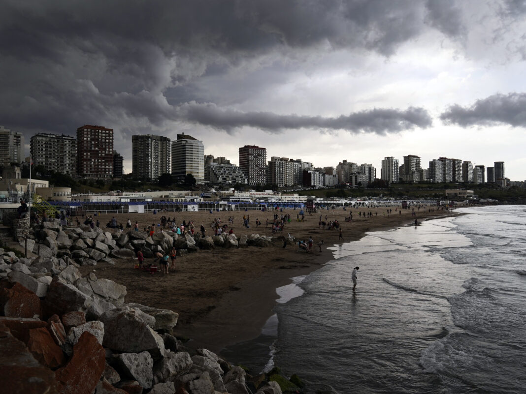 Este fin de semana largo, La Costa Atlántica registra magra ocupación y mal clima.