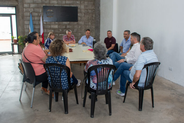 El senador provincial Alejandro Cellillo se reunió con afiliados del IOMA de Olavarría. 