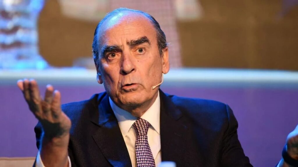 Javier Milei eliminó la obligatoriedad de contratar vuelos exclusivamente con Aerolíneas Argentinas para el traslado de funcionarios públicos.