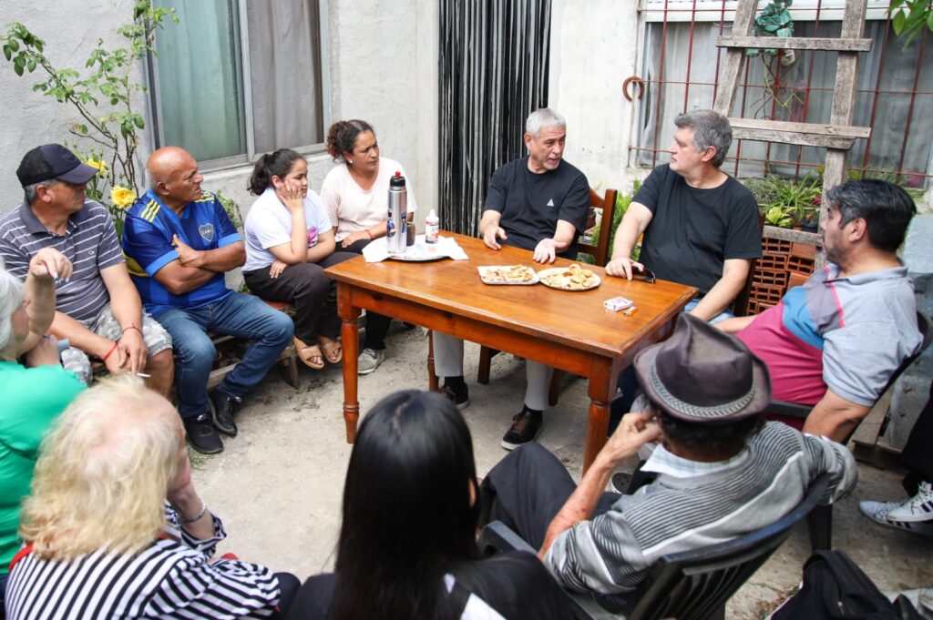 Ferraresi realizó una nueva recorrida con Quilmes, acompañado por el edil local peronista Ariel Burtoli, alejado de Mendoza. 